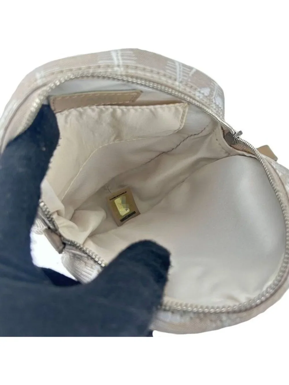 Chanel Pouch New Travel Line 7 th Beige Jacquard Nylon Round Small - Picture 2 of 7